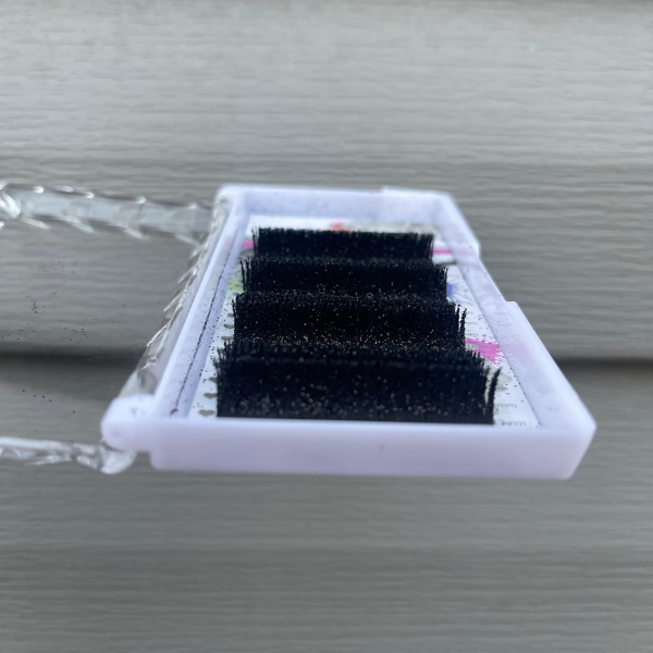 Glitter Lash Extensions Tray | 16 Rows | CC Curl | 0.15 Diameter | Black or Pink Glitter Lashes