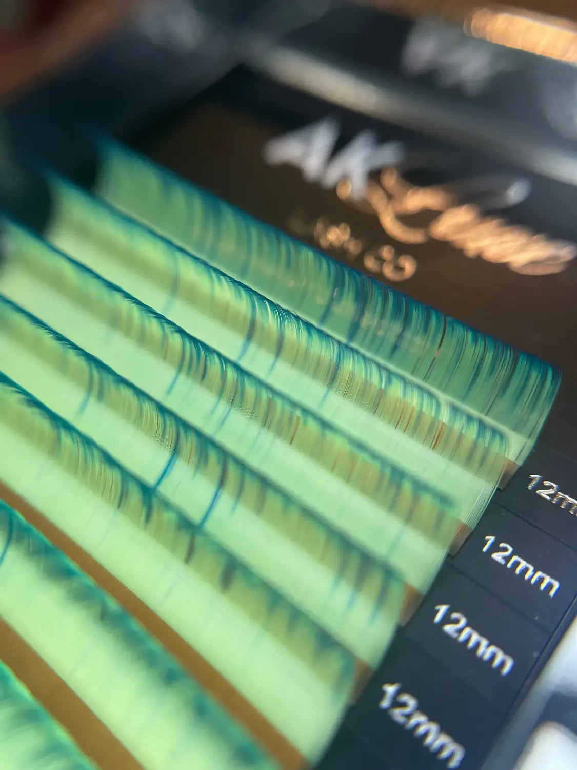 Ombrè Volume 0.05 CC 12-15mm Mixed Tray - lime green to dark blue - AK Cashmere Lash Trays