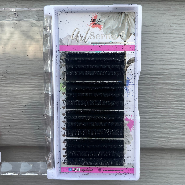 Glitter Lash Extensions Tray | 16 Rows | CC Curl | 0.15 Diameter | Black or Pink Glitter Lashes