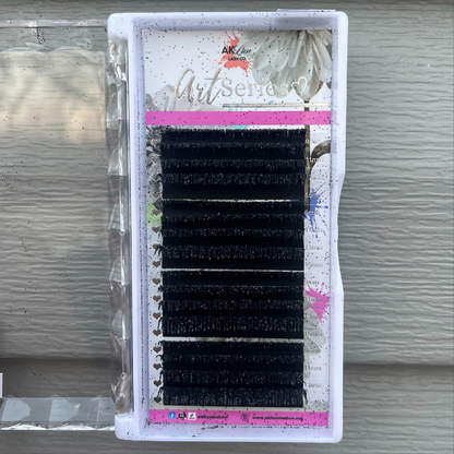Glitter Lash Extensions Tray | 16 Rows | CC Curl | 0.15 Diameter | Black or Pink Glitter Lashes